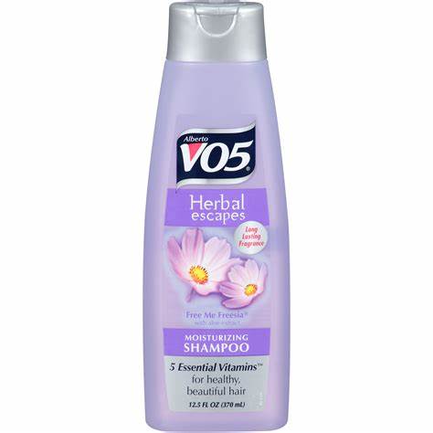 VO5 Herbal Escapes Moisturizing Shampoo